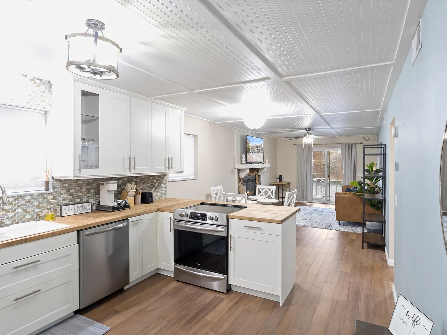 2 bed, 892 sqft, $2,500 — Photo 3