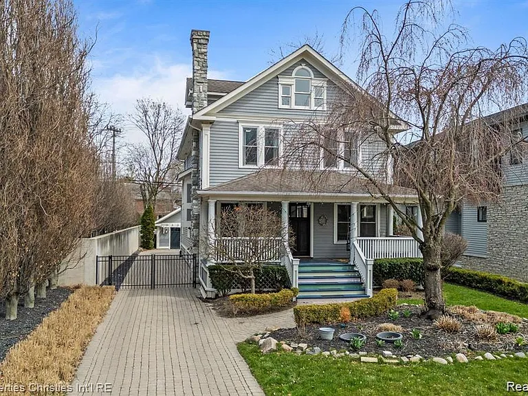 731 S Bates St — Photo 3