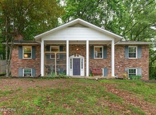 113 Netherlands Rd, Oak Ridge, TN 37830