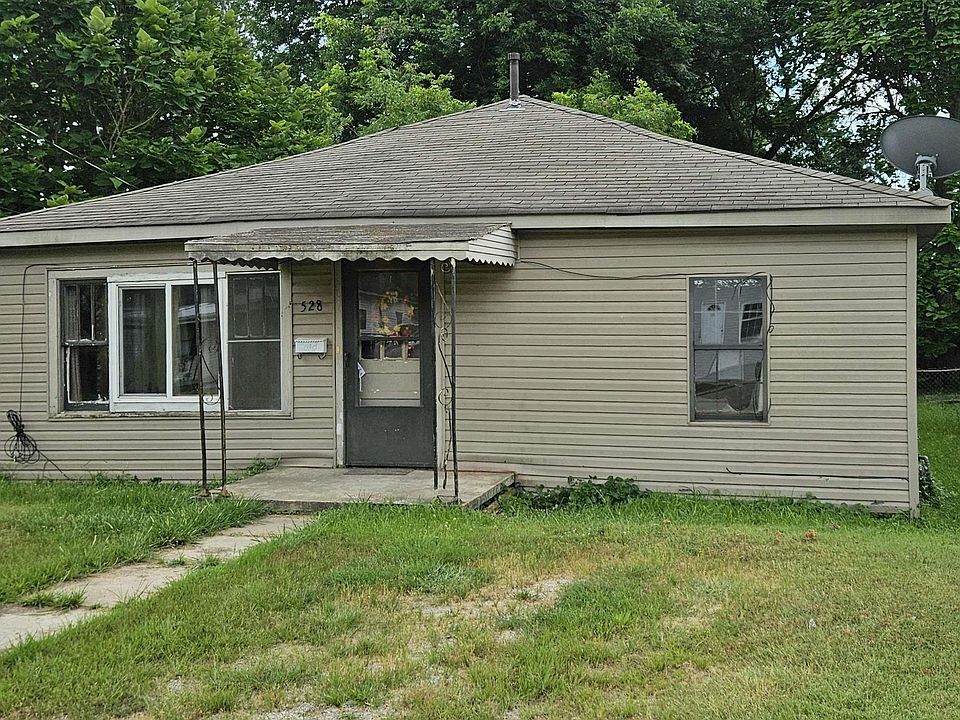 1st image of 528 E Lake St