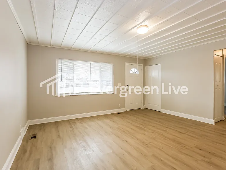 8816 Montery Ct — Photo 2