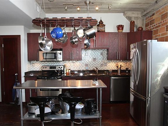 3rd image of 2205 McKinney St APT 407