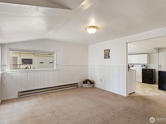 4th image of 415 Broadway Avenue