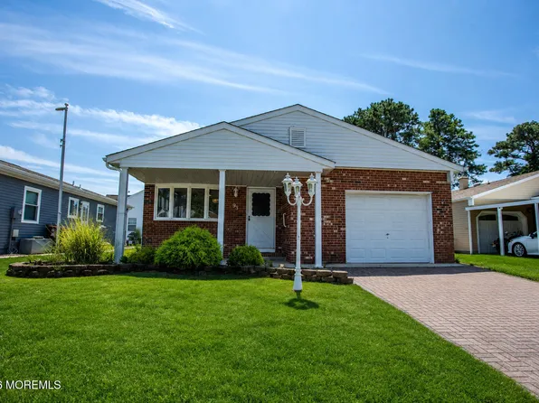 93 Paradise Boulevard, Toms River, NJ 08757