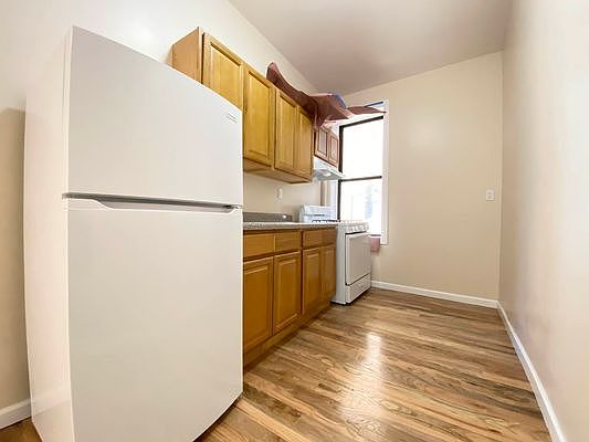 3rd image of 1210 Stratford Ave #1A