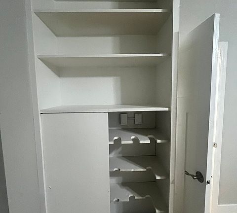 2nd image of 1005 W Spruce St #1
