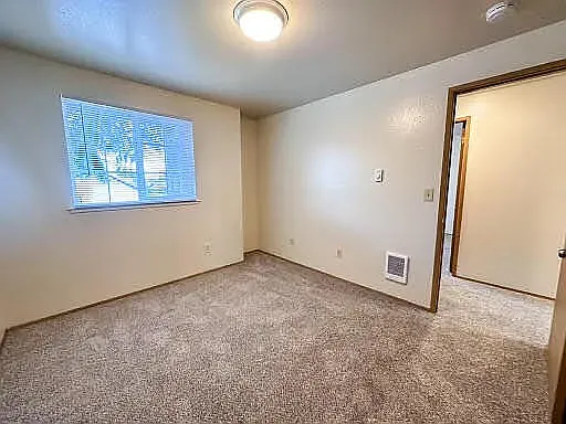 Liberty Square Apartments — Photo 13