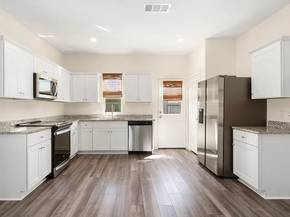 1073 Water Oak Ln