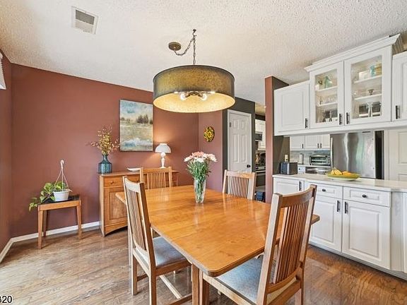 5th image of 23 Perkins Dr W