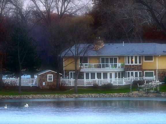 750+ lakefront footage