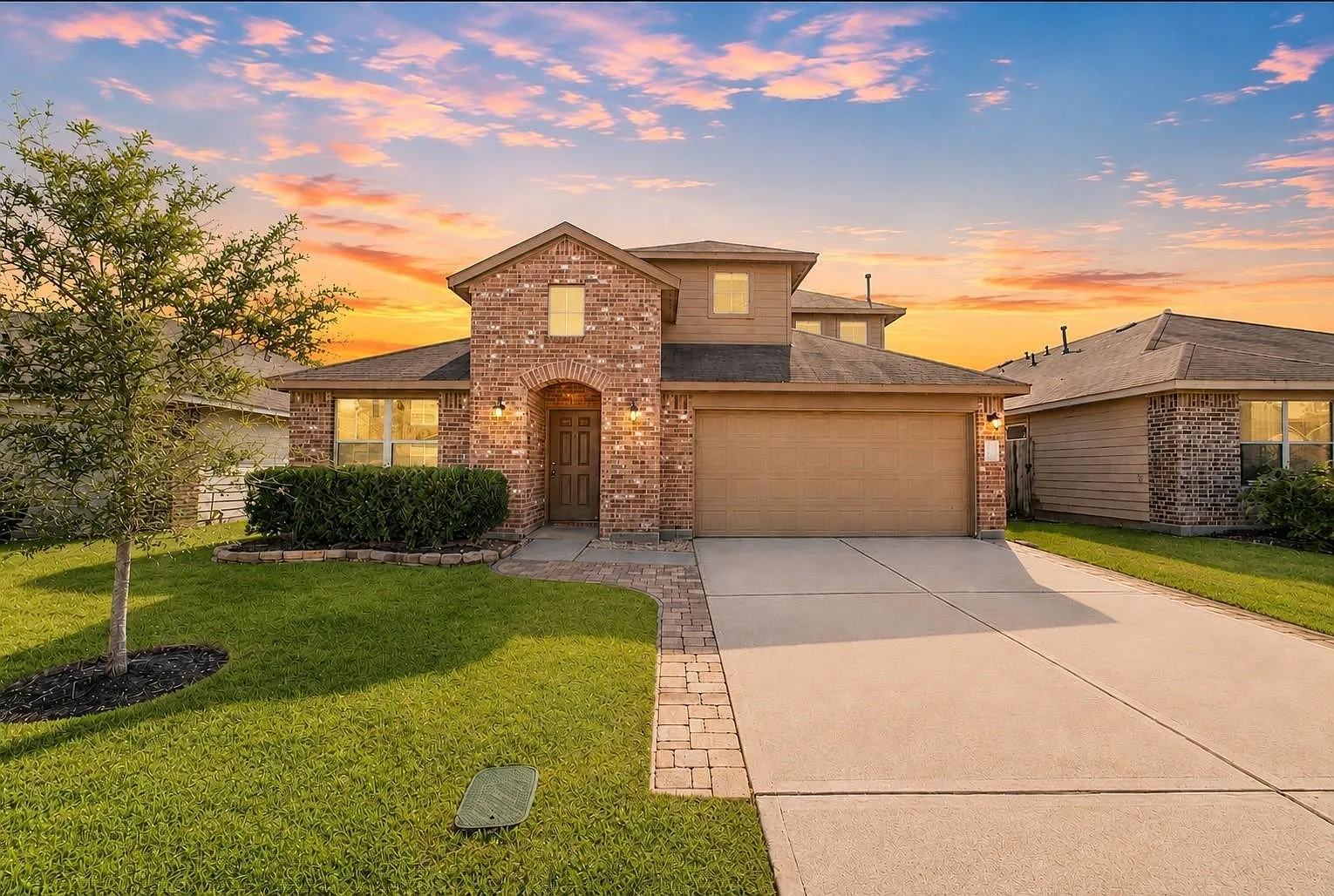 4 bed, 2.5 bath, 2216 sqft, $2,095 — Photo 2