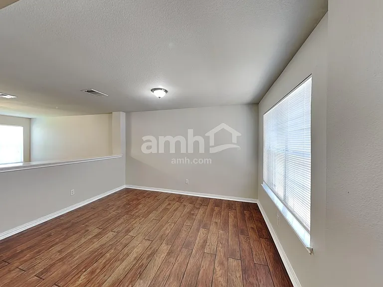 212 Hereford St — Photo 6