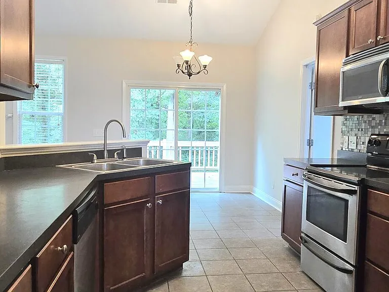 Elizabeth Edwards Ct — Photo 8