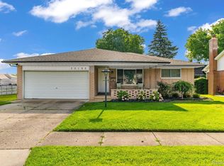 30190 Manor Dr, Madison Heights, MI