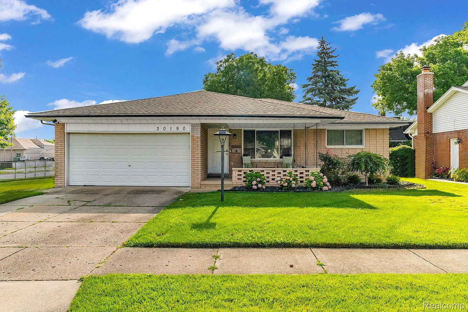30190 Manor Dr photo 1