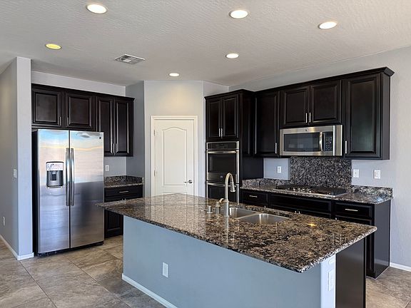 4th image of 3478 Elegant Rose St