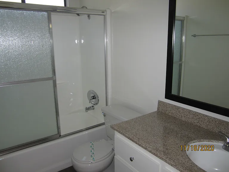 Westbay Apartments — Photo 40