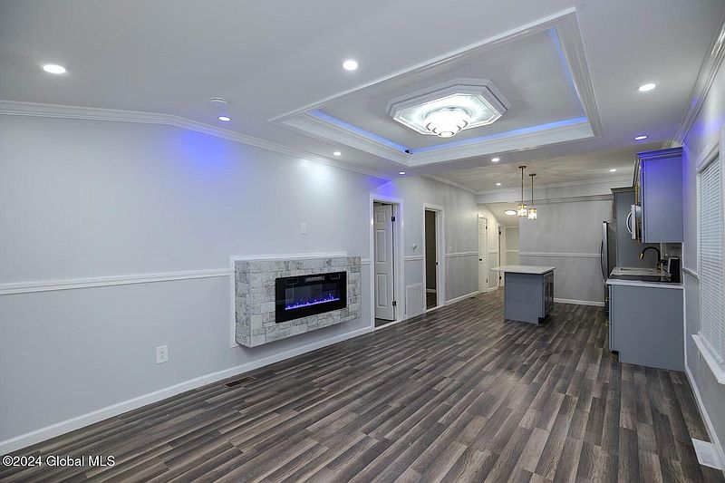 5th image of 474 Summer Street