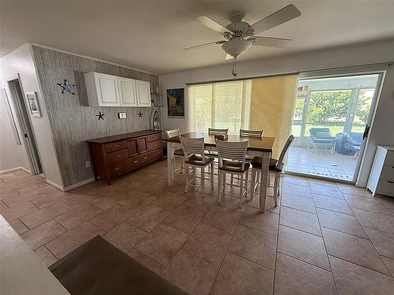15152 Buswell Ave — Photo 3