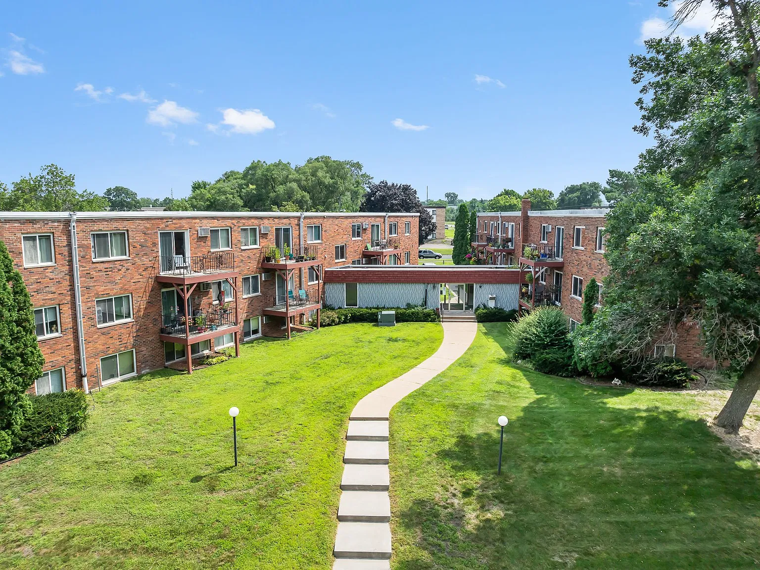 1 bed, 1.0 bath, $900 — Photo 1