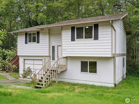 2nd image of 7312 Blackbird Drive NE