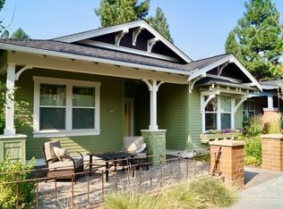 2670 NW Crossing Dr, Bend, OR 97703