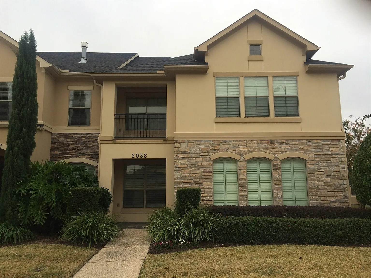 3 bed, 3.5 bath, 3058 sqft, $3,400 — Photo 1