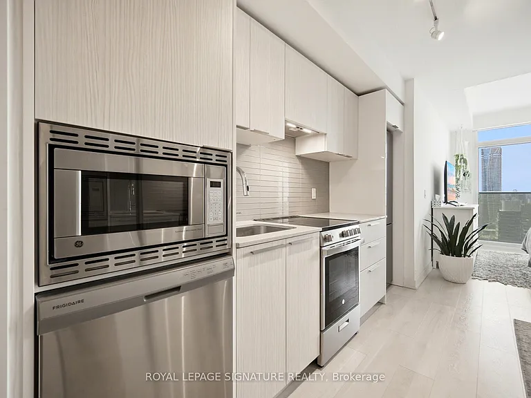 501 Yonge St #5204 — Photo 10