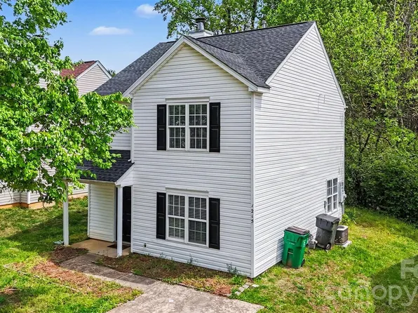 1215 McAllister Dr, Charlotte, NC 28216