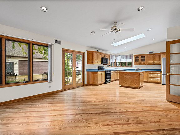 3rd image of 1026 Spafford St