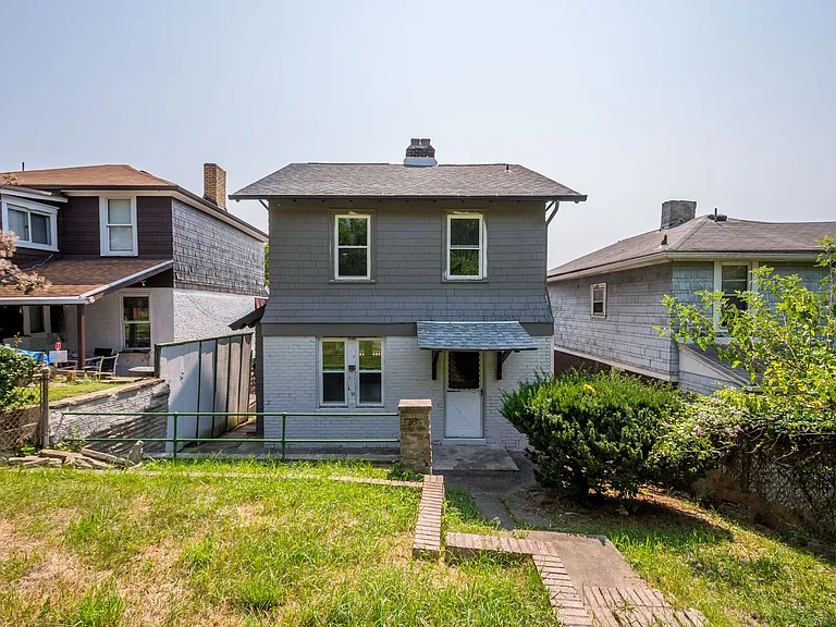1303 Woodlawn Ave — Photo 5