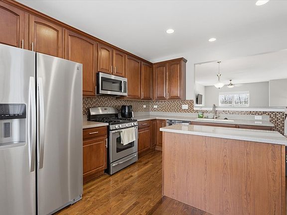 5th image of 65 Arcadia Ln