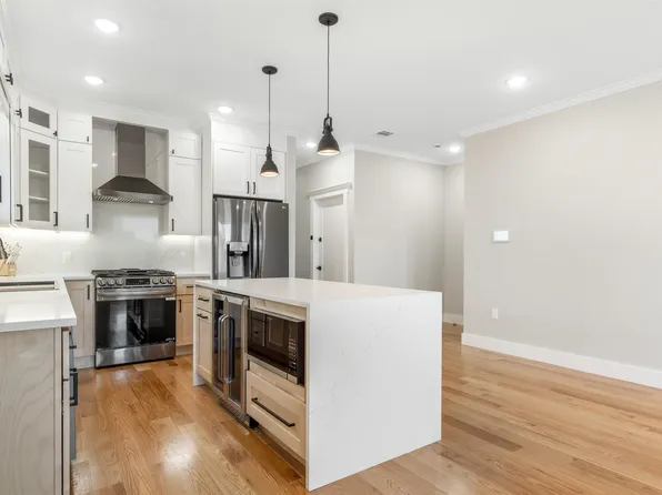 230 Griffith Street image 9 of 23