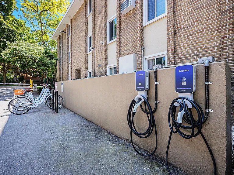 405 Washington St SE — Photo 14