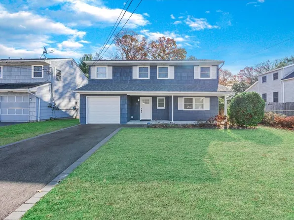 47 Vondran Street, Huntington Station, NY 11746