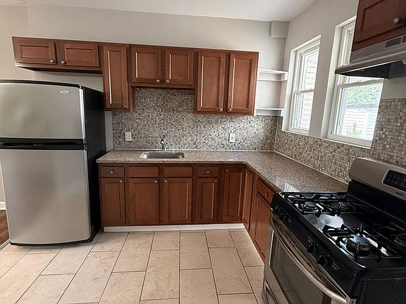 5th image of 3231 Dundalk Ave