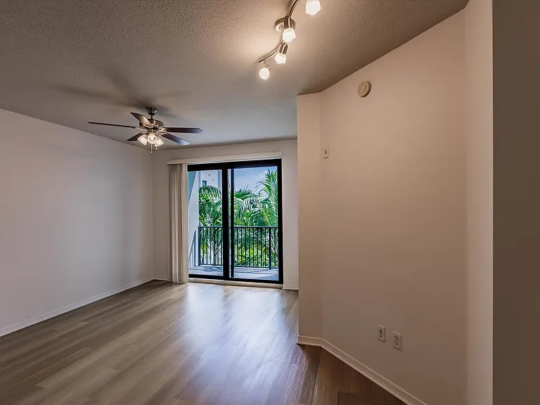 Aviah Flagler Village — Photo 113