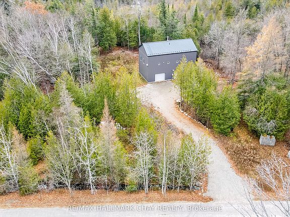 2nd image of 2576 Champlain Rd
