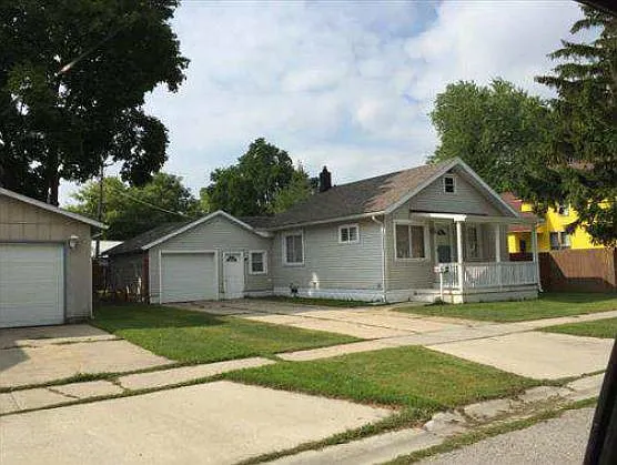 1406 Carleton St photo 1