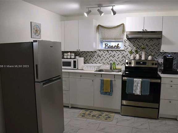 2nd image of 105 S C St #2