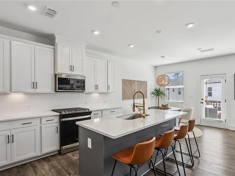 4414 Declan Dr — Photo 7