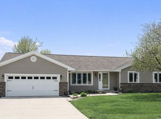 502 W Kenneth Dr, Heyworth, IL 61745