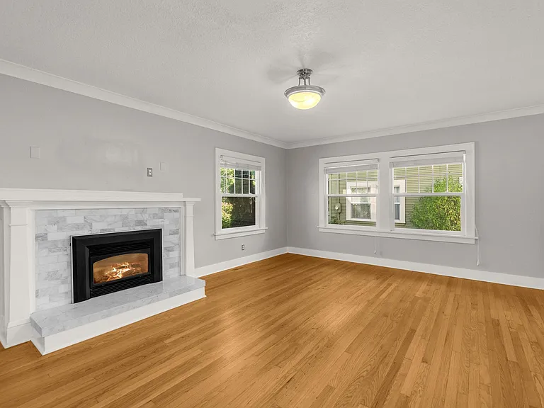 8036 N Syracuse St — Photo 35