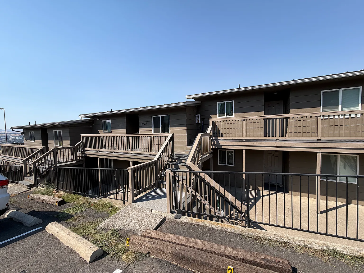 2 bed, 950 sqft, $1,300 — Photo 1