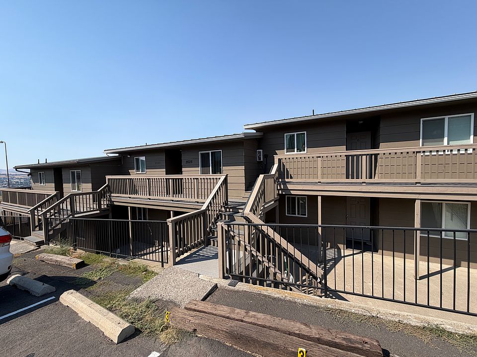 1st image of 2825 Mayfair Dr