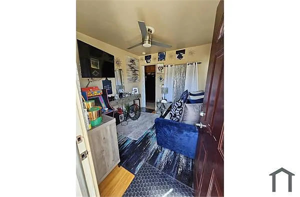 Building Photo - 215 W Lime St #2