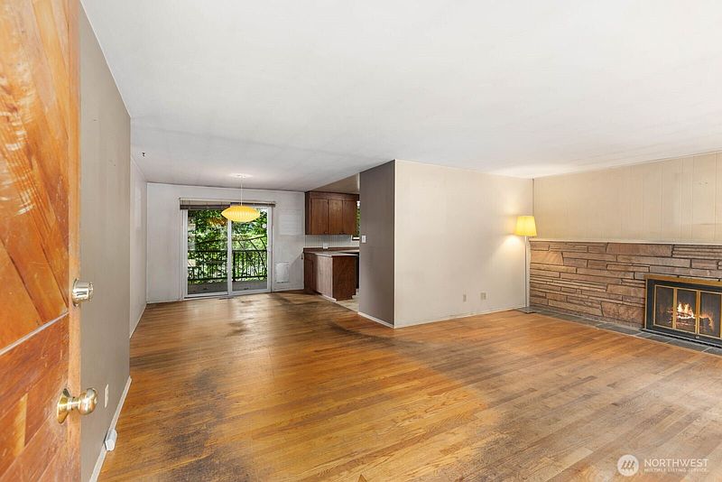 3rd image of 19524 14th Avenue NE