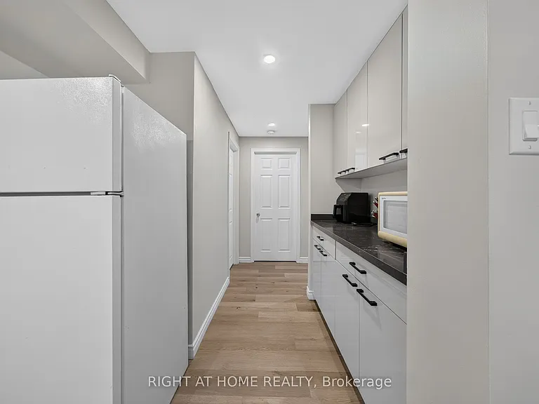 2085 Golden Briar Trl #2083 — Photo 7