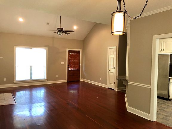 5th image of 522 Bowie Dr