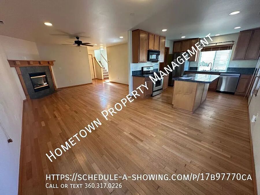 Beautiful 3 Bedroom 2.5 Bath Home With Bonus Room! — Photo 2